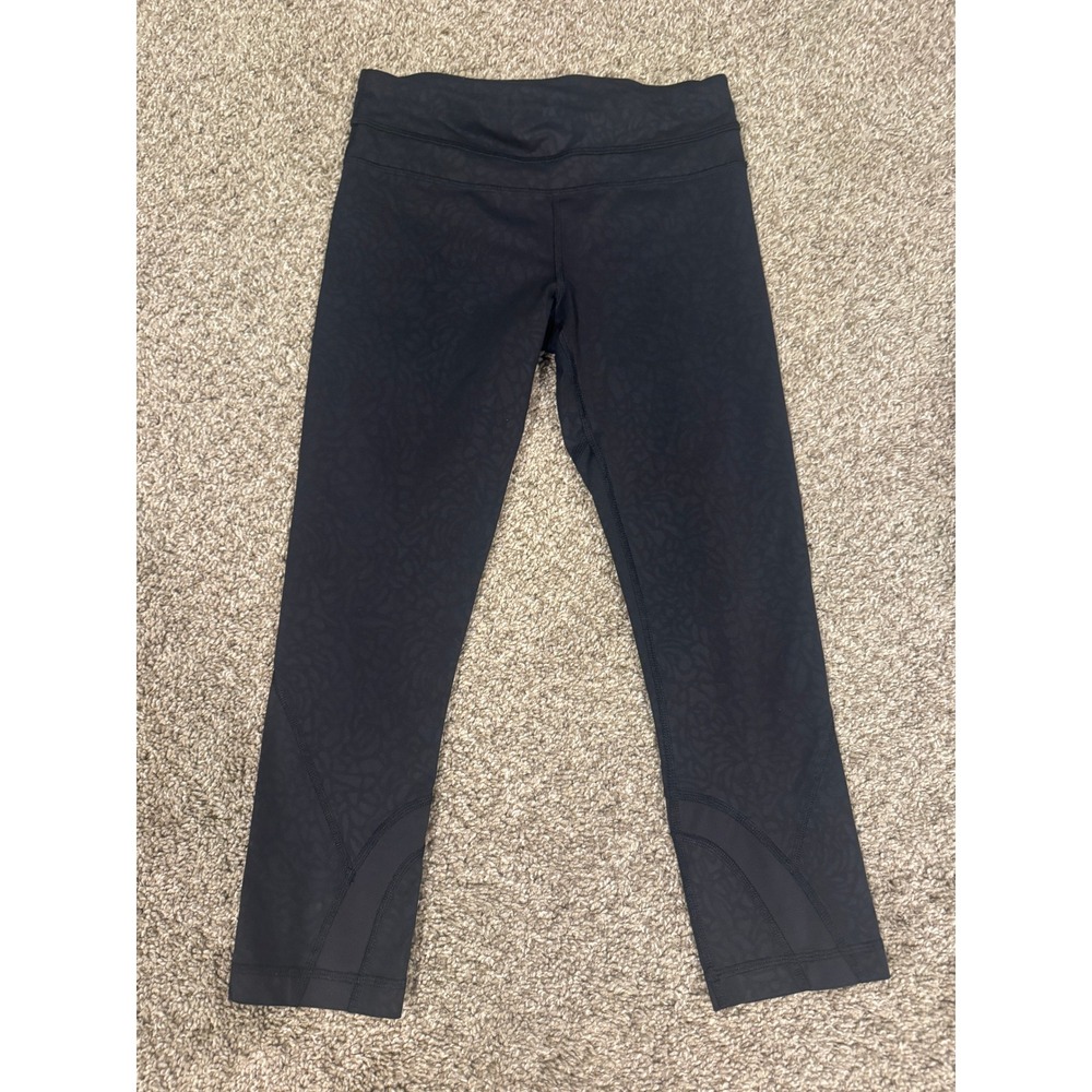 Lululemon Run Inspire Crop Leggings Black Lace Embossed Size 4 Zipper Pocket